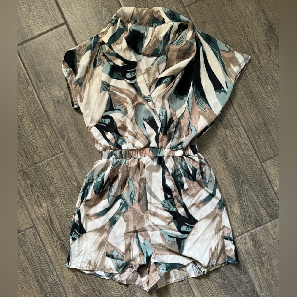 NEW SHEIN LUNE Allover Print Batwing Sleeve Romper Size 4